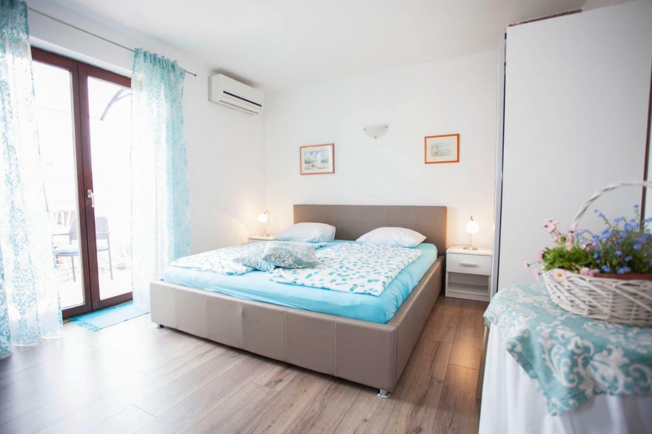 Apartment Studio Sole Ровин Екстериор снимка