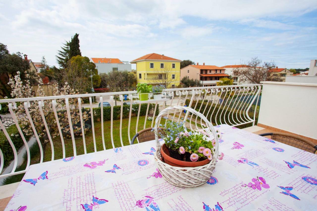 Apartment Studio Sole Ровин Екстериор снимка