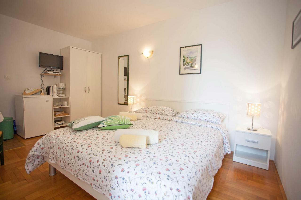 Apartment Studio Sole Ровин Екстериор снимка
